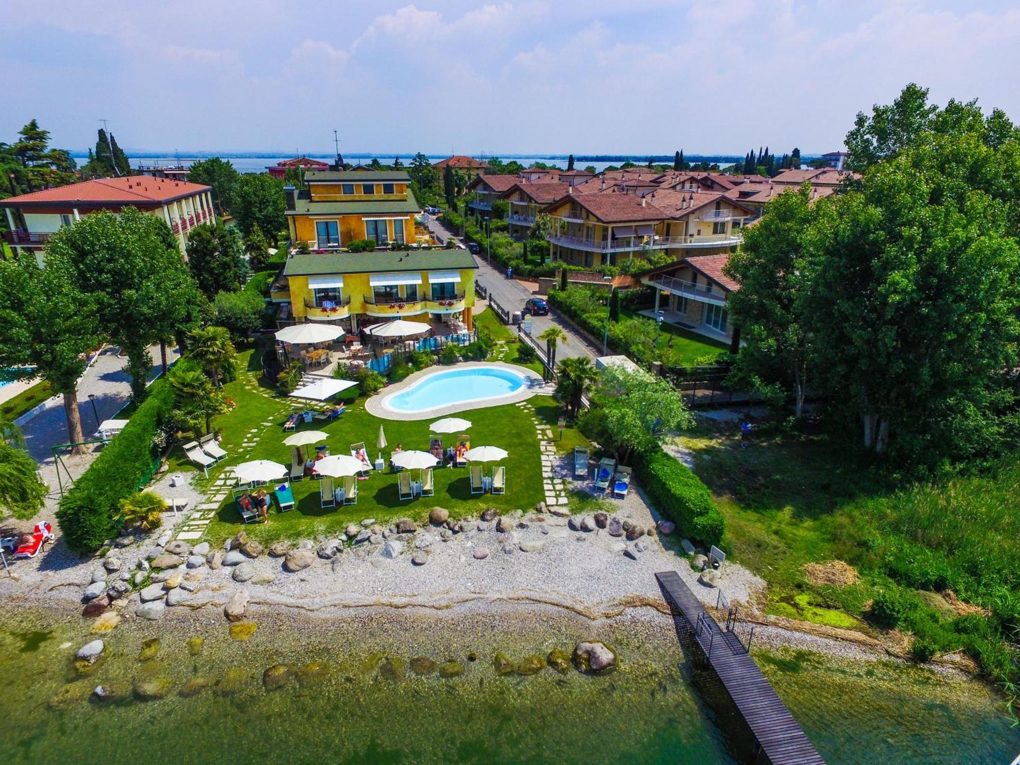 Hotel La Rondine Sirmione Exterior foto