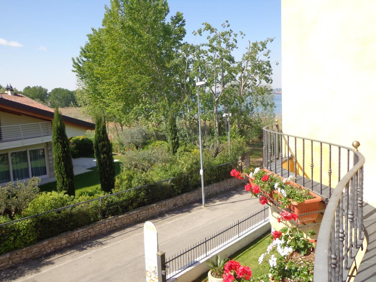 Hotel La Rondine Sirmione Exterior foto