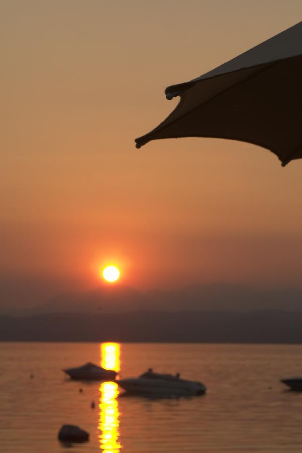 Hotel La Rondine Sirmione Exterior foto